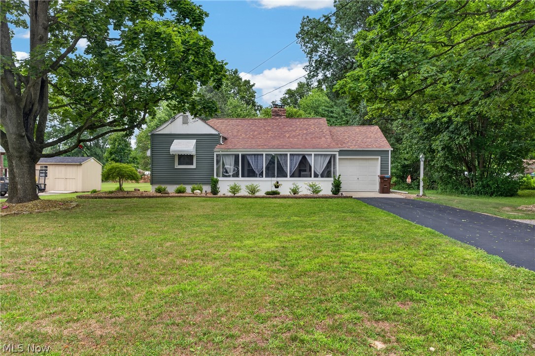 33 Sycamore Drive New Middletown OH 44442