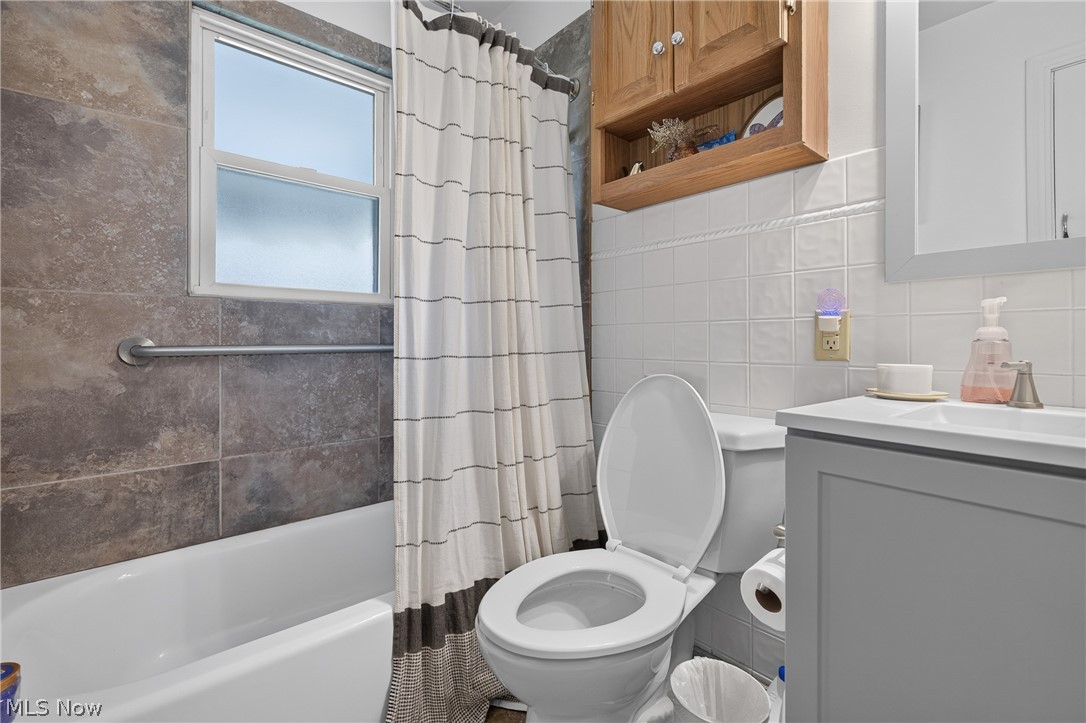 33 Sycamore Drive New Middletown OH 44442