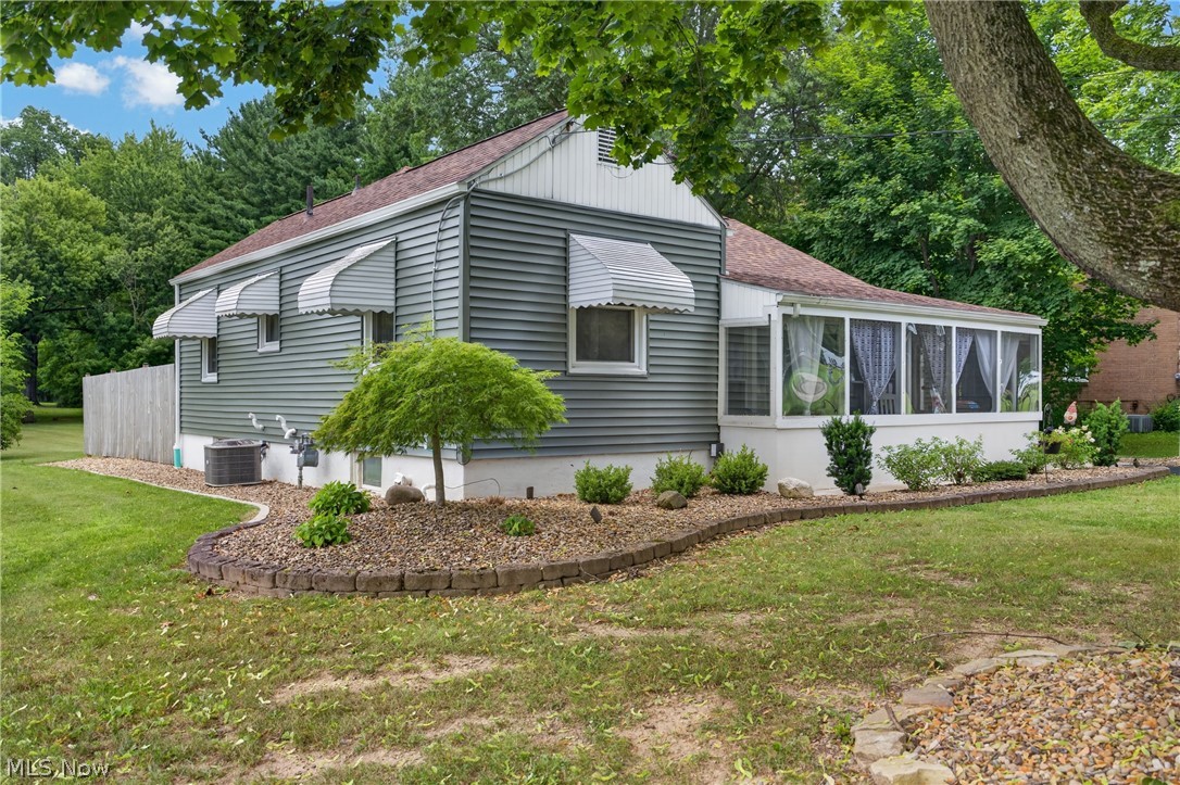 33 Sycamore Drive New Middletown OH 44442