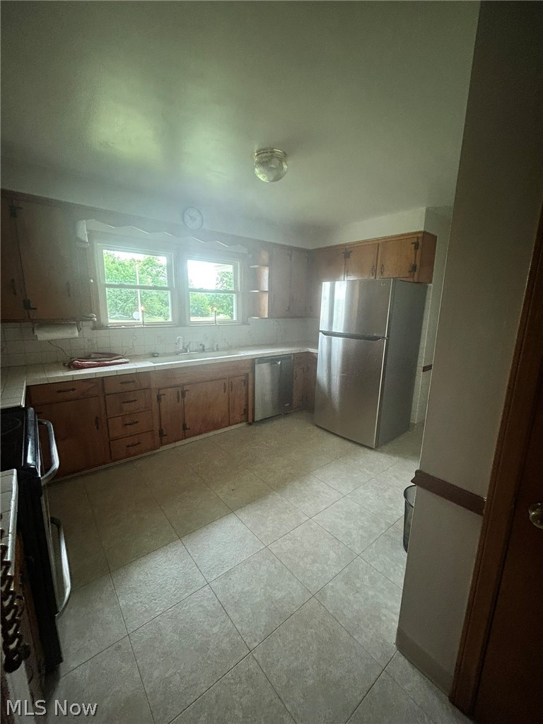 2569 Johnnycake Road SE Warren OH 44484