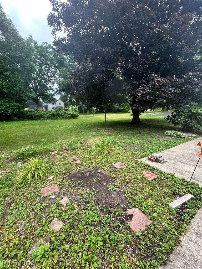 2569 Johnnycake Road SE Warren OH 44484