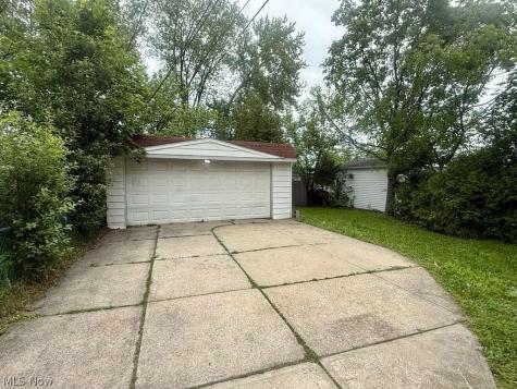 15811 Maplewood Avenue Maple Heights OH 44137