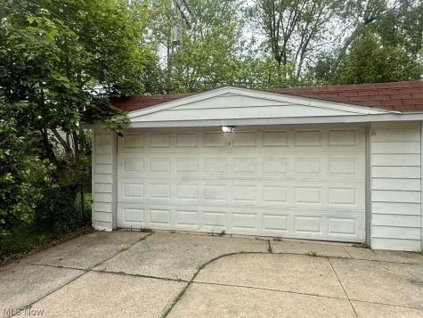 15811 Maplewood Avenue Maple Heights OH 44137