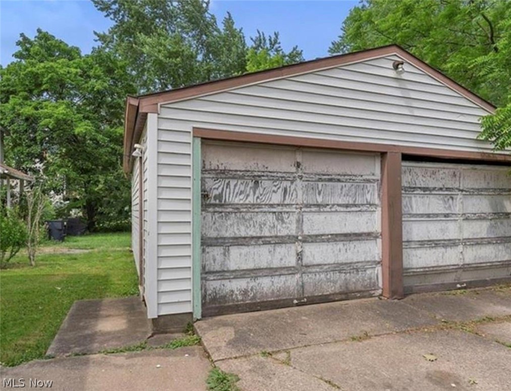 404 York Avenue NW Warren OH 44485