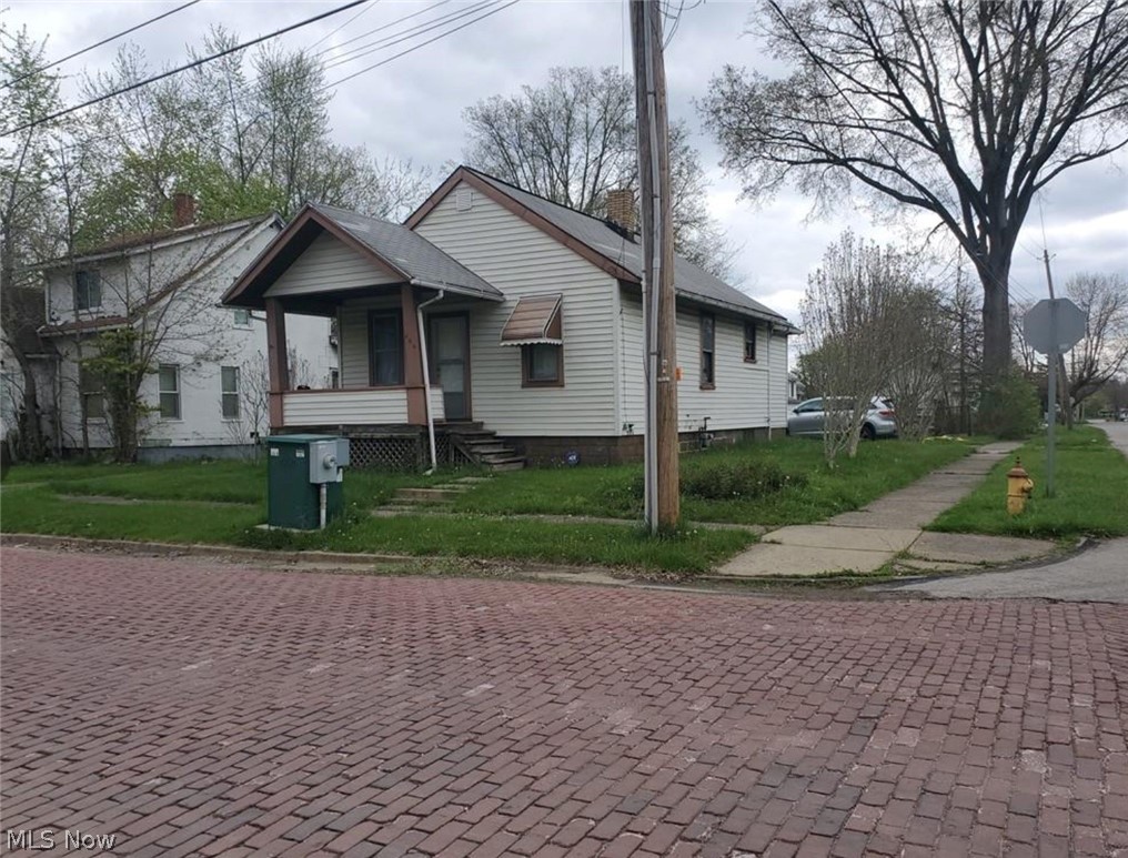 404 York Avenue NW Warren OH 44485