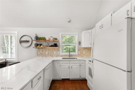 18 Blackfoot Trail Malvern OH 44644