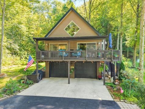 18 Blackfoot Trail Malvern OH 44644