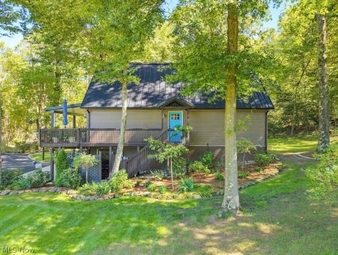 18 Blackfoot Trail Malvern OH 44644