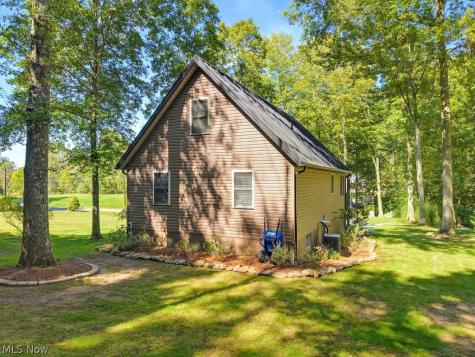 18 Blackfoot Trail Malvern OH 44644