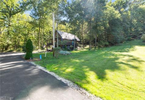 18 Blackfoot Trail Malvern OH 44644