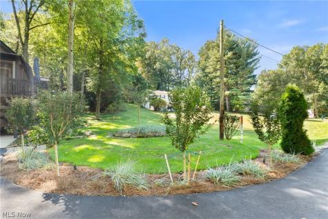 18 Blackfoot Trail Malvern OH 44644