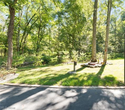 18 Blackfoot Trail Malvern OH 44644