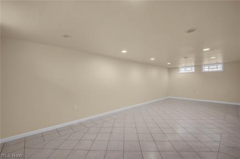 24940 Devoe Avenue Euclid OH 44123