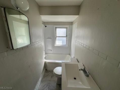 7507 Batavia Avenue Cleveland OH 44105