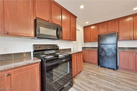 29 Carl Lane Olmsted Twp OH 44138
