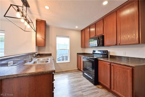 29 Carl Lane Olmsted Twp OH 44138