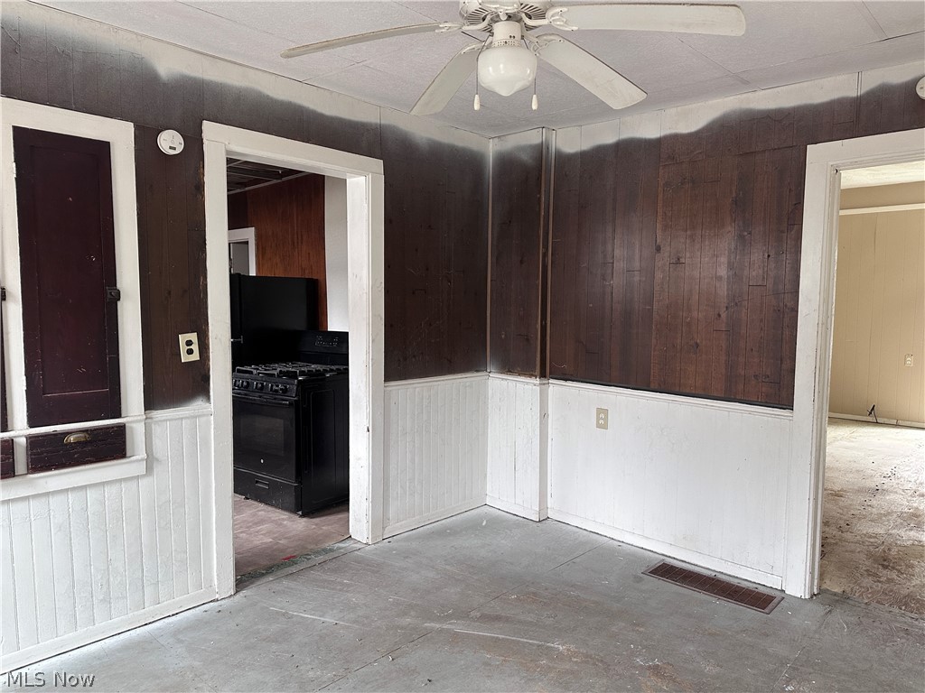 284 Clay Conneaut OH 44030