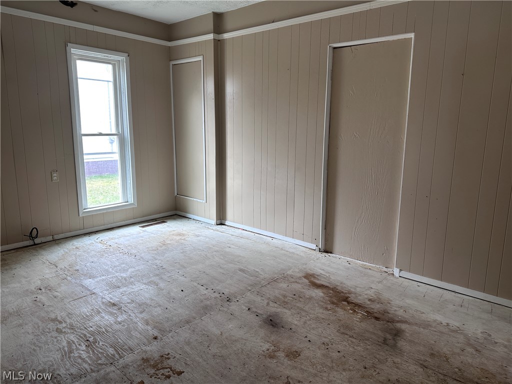 284 Clay Conneaut OH 44030