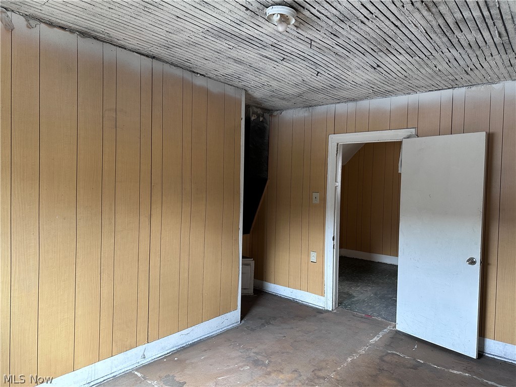 284 Clay Conneaut OH 44030