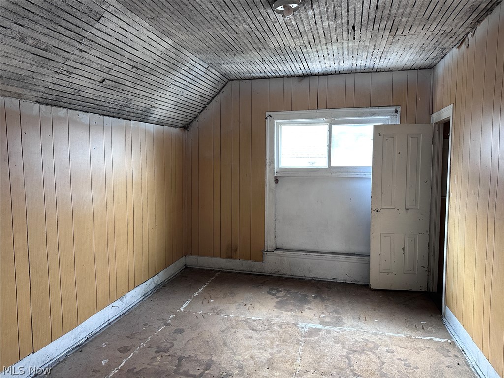 284 Clay Conneaut OH 44030