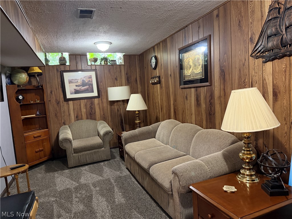 812 West Drive Sheffield OH 44054