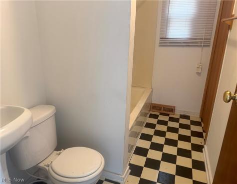 2549 Church Street Lakemore OH 44250