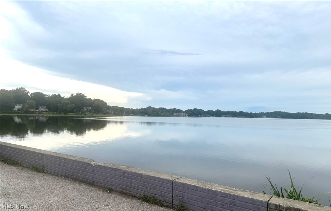 2549 Church Street Lakemore OH 44250