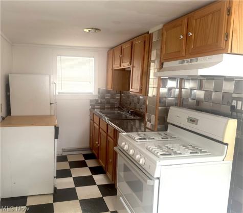 2549 Church Street Lakemore OH 44250