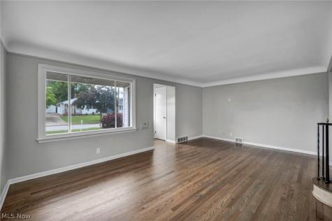 24831 Stephen Avenue Euclid OH 44123