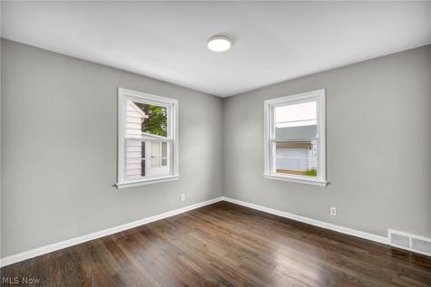 24831 Stephen Avenue Euclid OH 44123