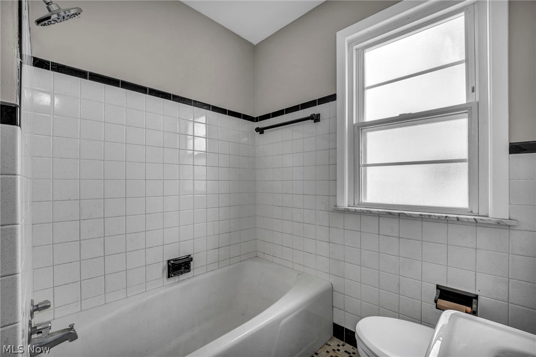 24831 Stephen Avenue Euclid OH 44123