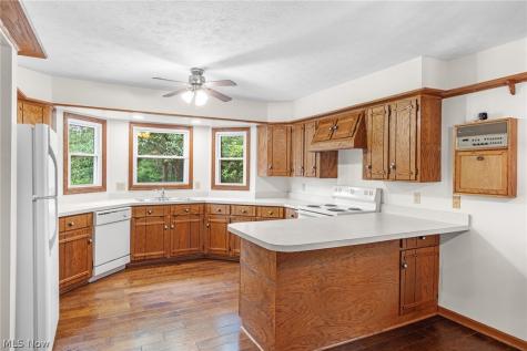 1404 Kristen Circle Mogadore OH 44260