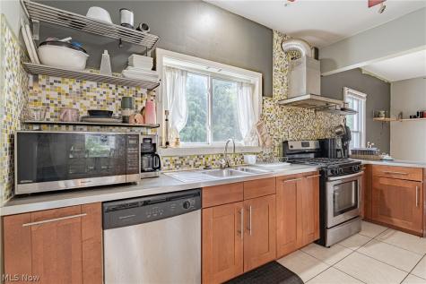 132 E 156th Street Cleveland OH 44110