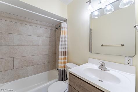12408 Sprecher Avenue Cleveland OH 44135