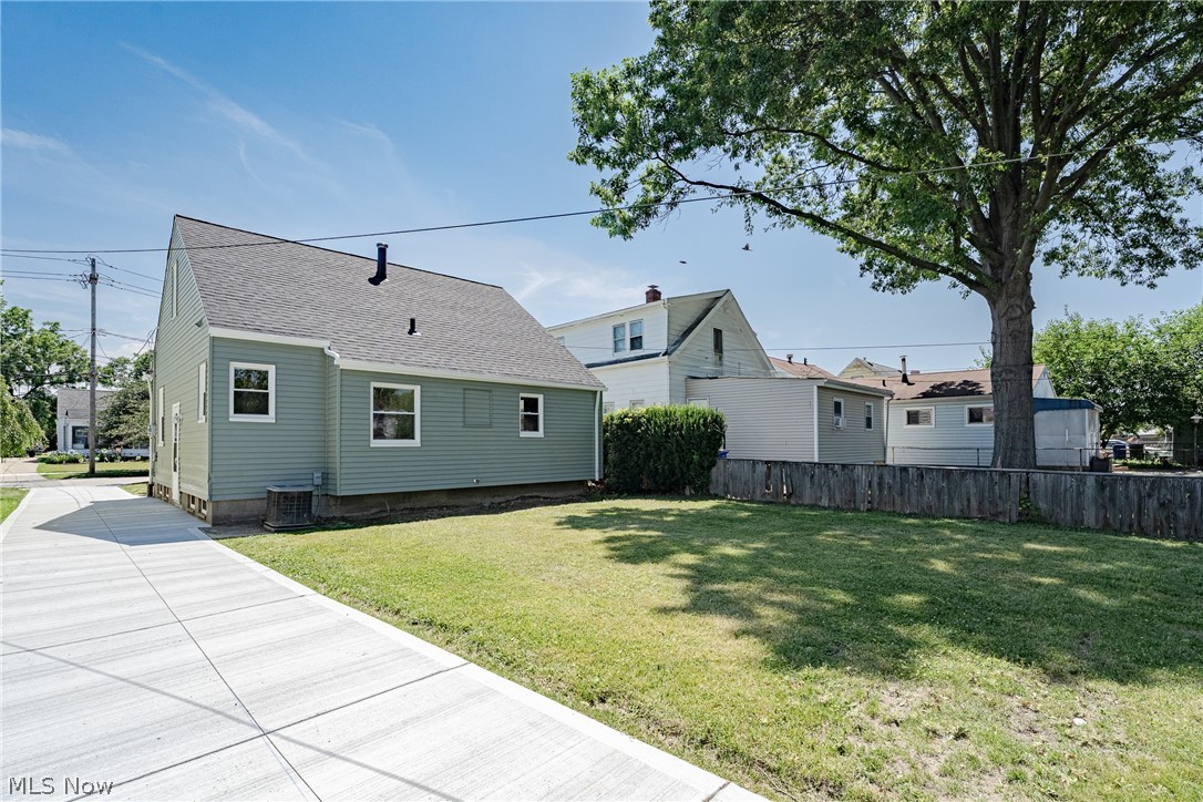 12408 Sprecher Avenue Cleveland OH 44135