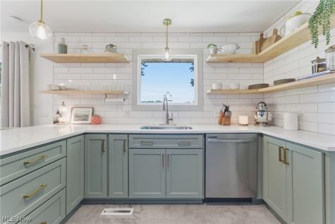 2131 Myrta Drive Wooster OH 44691