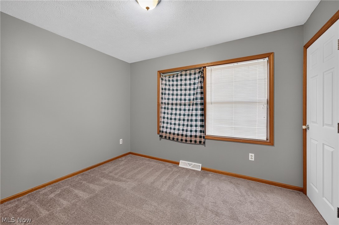 702 Willow Dale Street NW Bolivar OH 44612