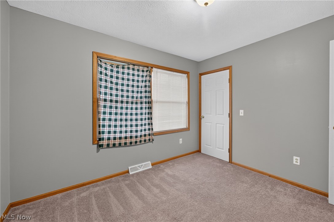 702 Willow Dale Street NW Bolivar OH 44612