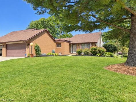 4727 Greenbriar Square NE Canton OH 44714