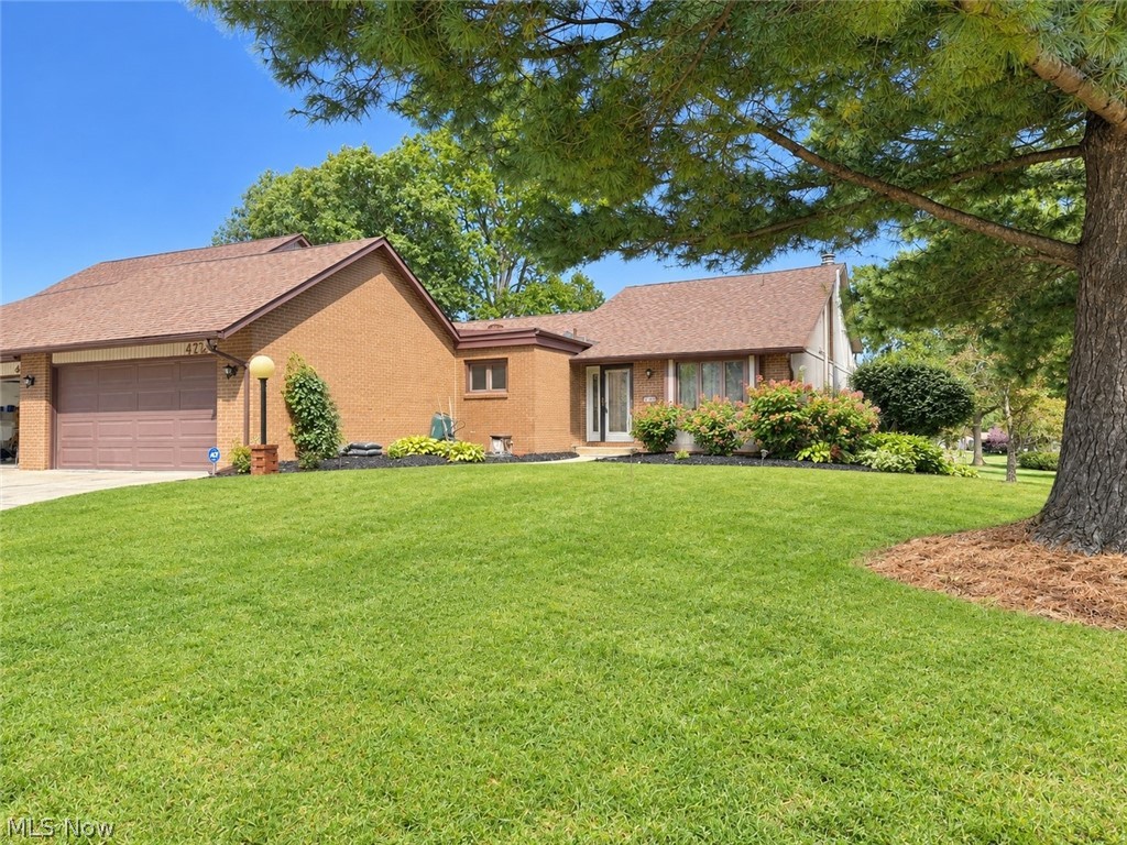 4727 Greenbriar Square NE Canton OH 44714