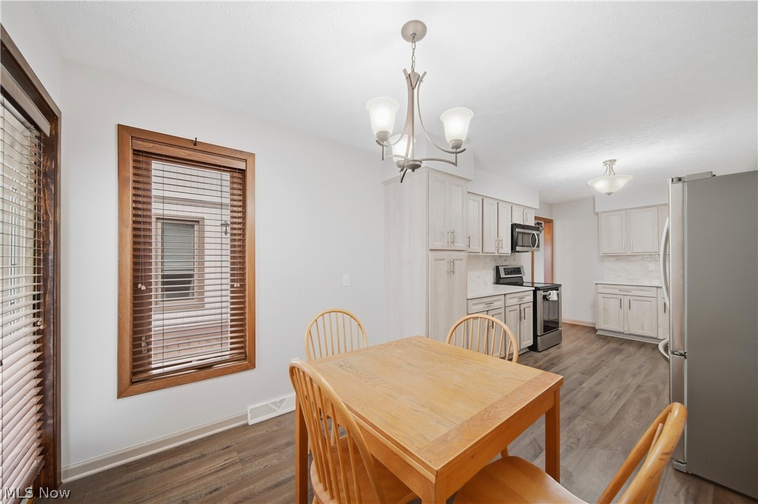 4727 Greenbriar Square NE Canton OH 44714