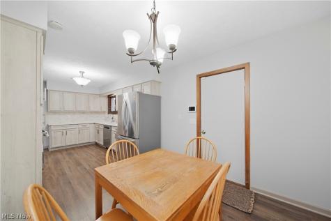 4727 Greenbriar Square NE Canton OH 44714