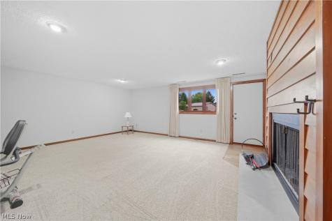 4727 Greenbriar Square NE Canton OH 44714