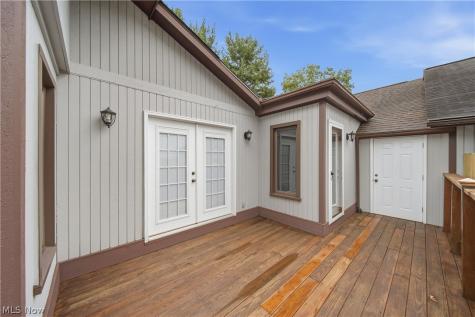 4727 Greenbriar Square NE Canton OH 44714