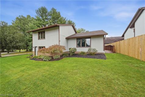 4727 Greenbriar Square NE Canton OH 44714