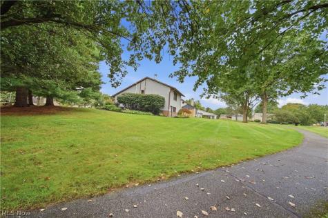 4727 Greenbriar Square NE Canton OH 44714
