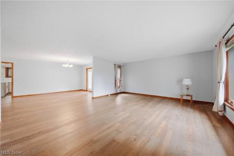 4727 Greenbriar Square NE Canton OH 44714