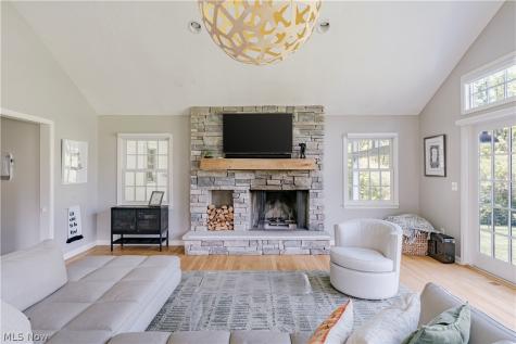 35 Murwood Drive Moreland Hills OH 44022