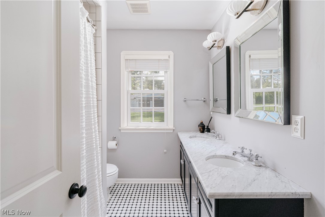 35 Murwood Drive Moreland Hills OH 44022