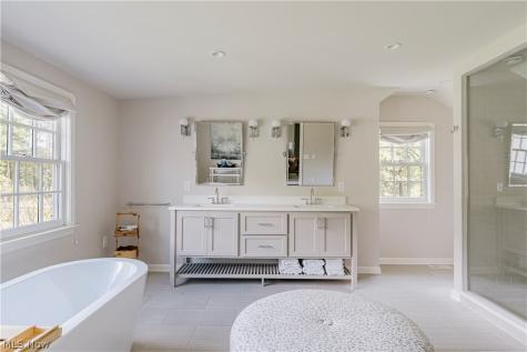 35 Murwood Drive Moreland Hills OH 44022